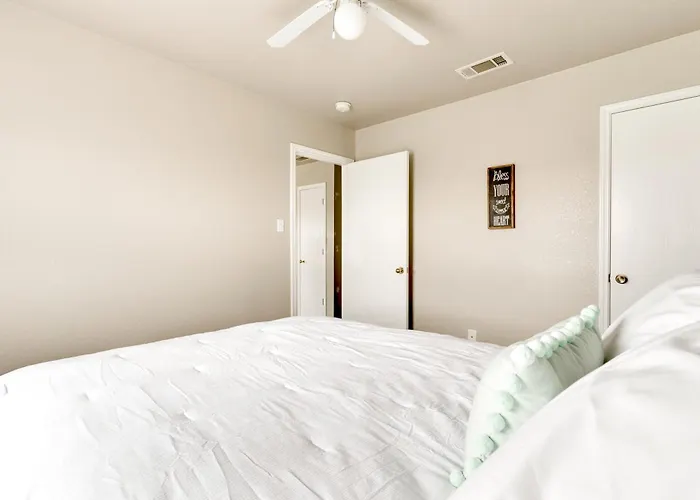 2b1b Mins From Ft Hood & Town Apartment *