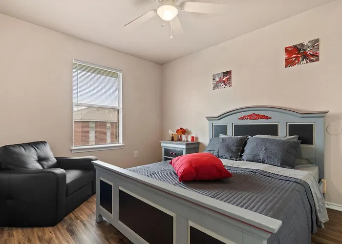 2b1b Mins From Ft Hood & Town Apartment *