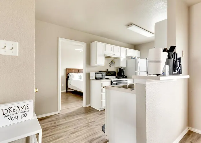2b1b Mins From Ft Hood & Town Apartment *