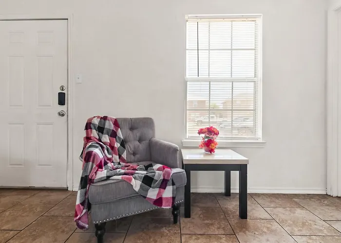 2b1b Mins From Ft Hood & Town Apartment *